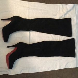 Wild Rose, Black Suede Furgeo2,